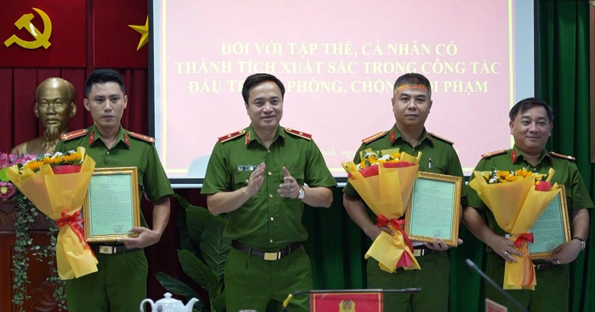 View - Khen thưởng lực lượng tham gia phá vụ án 2 bé gái bị bắt cóc ở TPHCM | Báo Dân trí