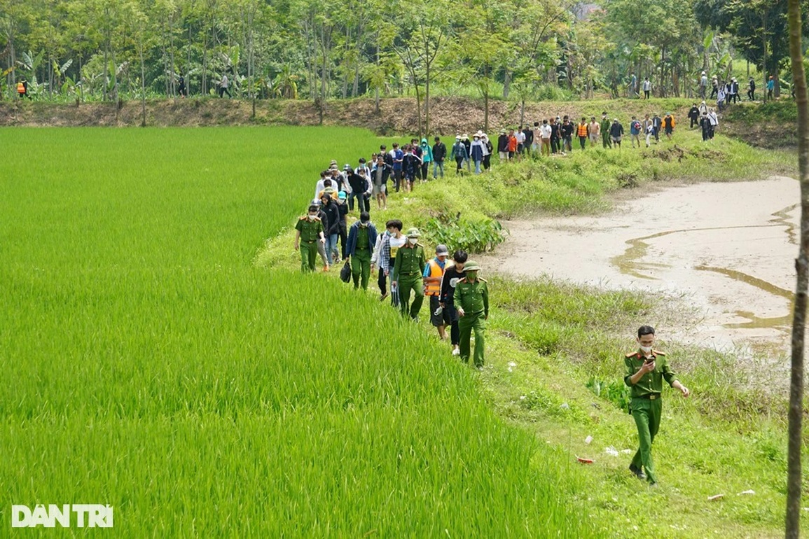 13 giờ tìm kiếm 5 học sinh tử nạn trên sông Mậu Khê - 3 13 giờ tìm kiếm 5 học sinh tử nạn trên sông Mậu Khê - 3