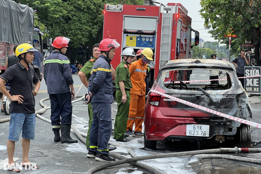 Người chồng đổ xăng dọa vợ gây cháy lớn ở Bình Dương - 2 Người chồng đổ xăng dọa vợ gây cháy lớn ở Bình Dương - 2