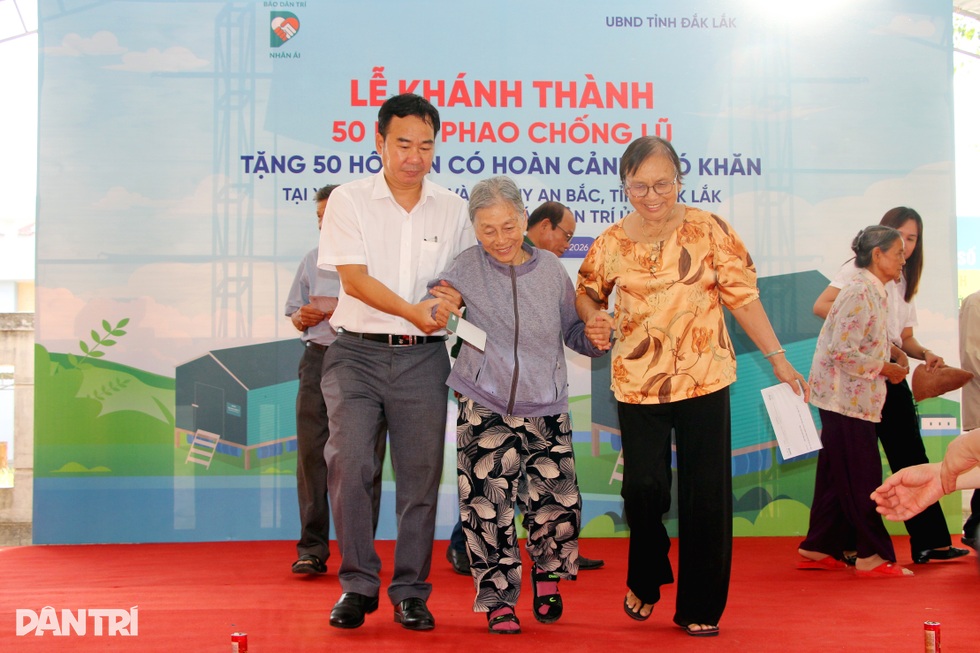 Những món quà tri ân, nối nhịp yêu thương giữa vùng lũ Đắk Lắk - 3