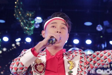 Clip Trúc Nhân hát Sáng mắt chưa cùng sinh viên Kinh tế quốc dân