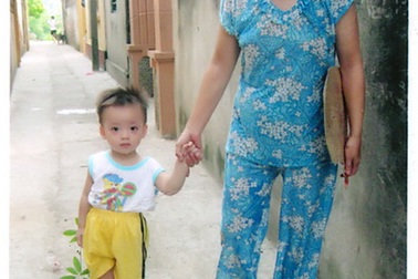 Cháu bé thoát chết trong vụ tai nạn tàu hỏa đã bình phục