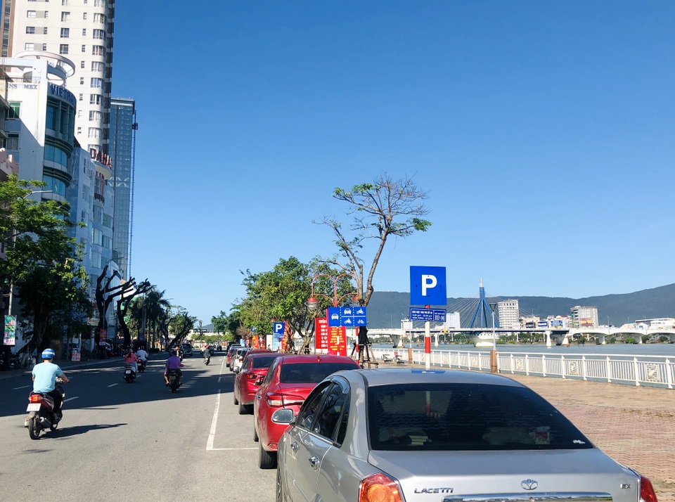 Đà Nẵng thu phí đỗ ô tô ở lòng đường cao nhất 40 nghìn đồng/giờ - 1 Đà Nẵng thu phí đỗ ô tô ở lòng đường cao nhất 40 nghìn đồng/giờ - 1