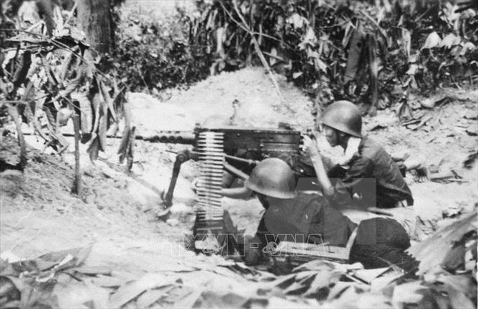 Xem lại những hình ảnh thời khắc trọng đại của lịch sử dân tộc - 13