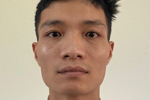 Giả làm thợ sửa điện, đột nhập cửa hàng trộm trang sức, điện thoại