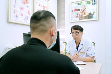 Sát ngày cưới, chàng trai cầu cứu bác sĩ vì "trên bảo dưới không nghe"