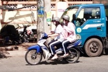 Sóc Trăng: Nhiều trẻ điều khiển xe máy khi chưa đủ tuổi theo quy định