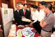 Giúp người dân tự quyết cách thức giảm nghèo