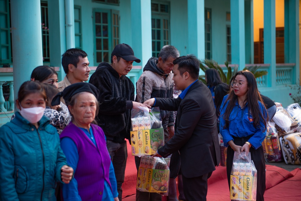 Tết ấm đến với trẻ em vùng cao Thái Nguyên, Tuyên Quang - 1 Tết ấm đến với trẻ em vùng cao Thái Nguyên, Tuyên Quang - 1