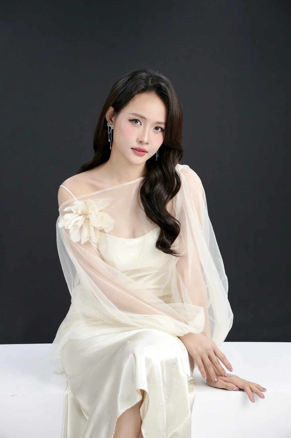 Á hậu Trương Mỹ Nhân tiết lộ lý do chia tay rồi quay lại với chồng kém tuổi - 2 Á hậu Trương Mỹ Nhân tiết lộ lý do chia tay rồi quay lại với chồng kém tuổi - 2