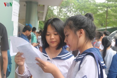 Tuyển sinh lớp 10, trường THPT Chuyên ĐHSP: Đề Vật Lí khác lạ, khó “trúng tủ”