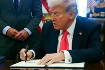 Ông Trump ký sắc lệnh đưa tiếng Anh thành ngôn ngữ chính thức của Mỹ