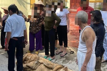 Vụ 3 con gái đốt nhà mẹ đẻ: Người mẹ qua đời