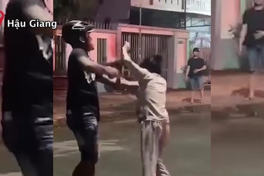 Thiếu nữ bị hành hung giữa đường