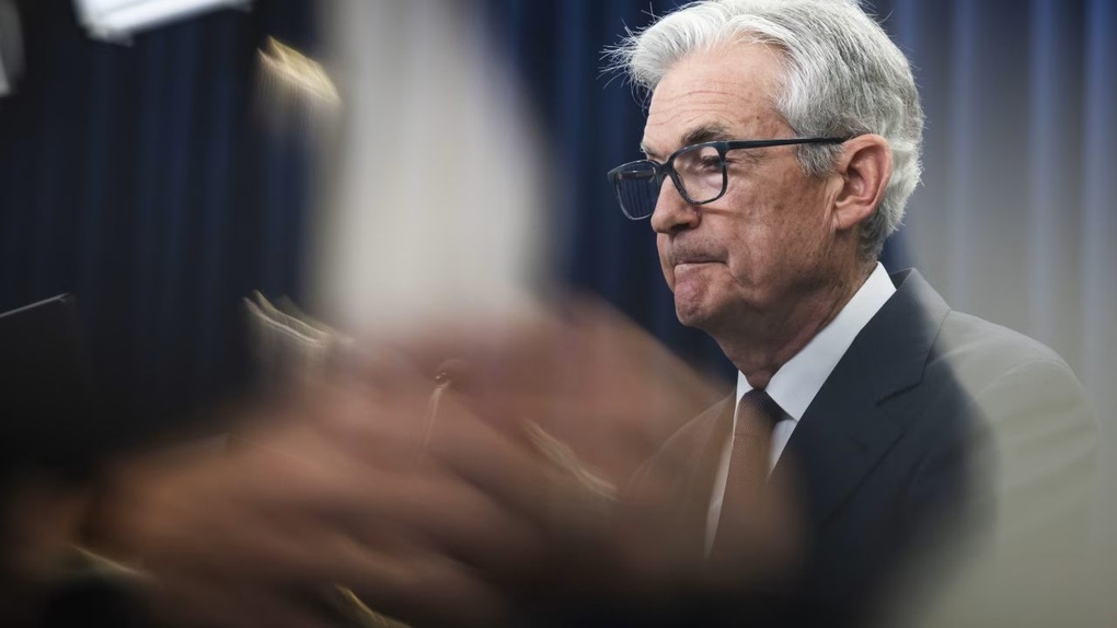 بنك الاحتياطي الفيدرالي تحت ضغط ترامب: خفض أسعار الفائدة أم تقليص المقاعد؟ - 1 Fed trước sức ép từ ông Trump: Cắt lãi suất hay cắt ghế? - 1