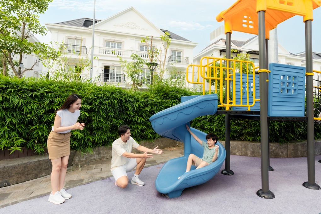Cơ hội nhận quà tặng tiền tỷ khi sở hữu dinh thự tại trung tâm Gia Lâm - 3 Cơ hội nhận quà tặng tiền tỷ khi sở hữu dinh thự tại trung tâm Gia Lâm - 3
