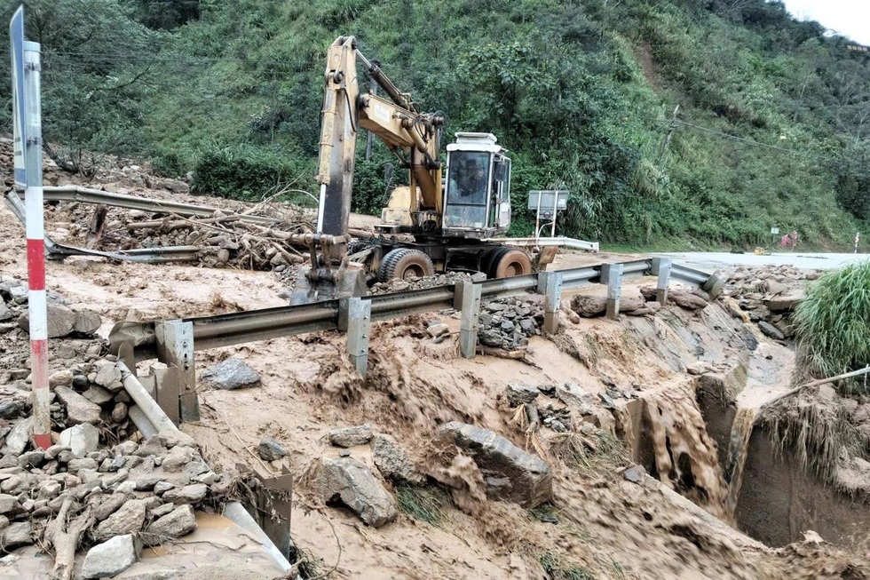 Diễn biến mưa, lụt tại các tỉnh thành miền Trung - 6 Diễn biến mưa, lụt tại các tỉnh thành miền Trung - 6