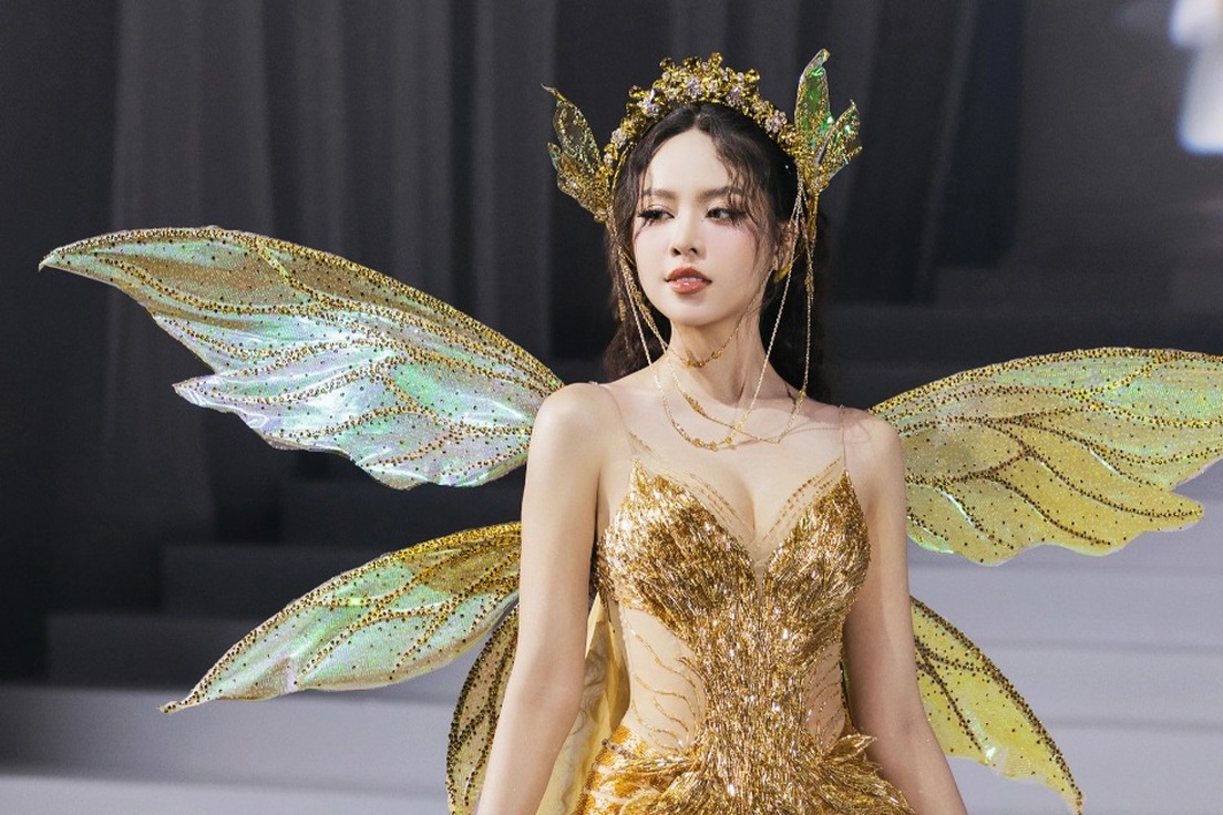 Hoa hậu Thanh Thủy hóa "nàng tiên", xử lý khéo léo khi bất ngờ vấp ngã