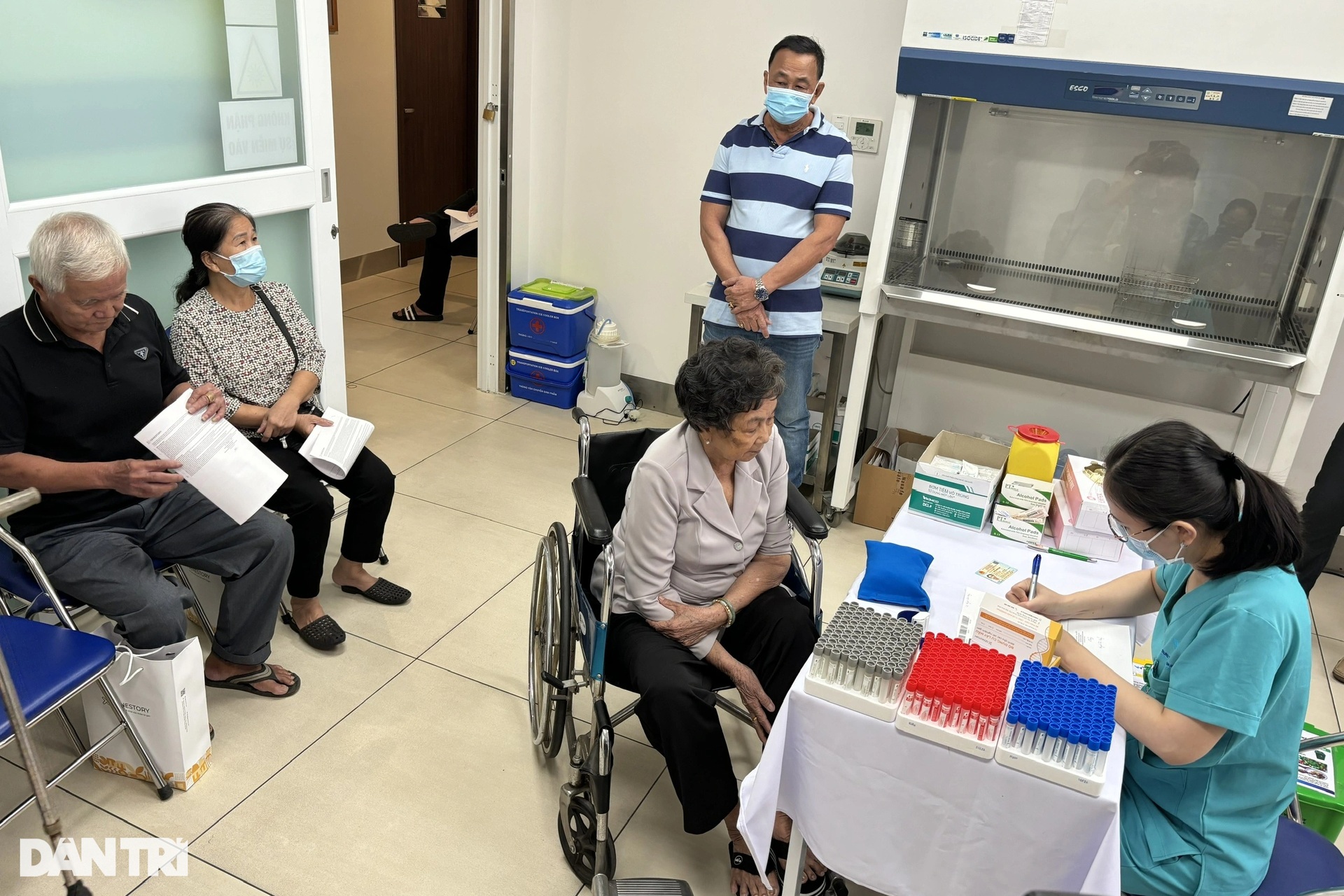 Cụ bà 70 tuổi tìm hài cốt liệt sĩ: Không phải ba cũng là người của mình - 6 Cụ bà 70 tuổi tìm hài cốt liệt sĩ: Không phải ba cũng là người của mình - 6