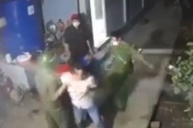 Đại úy công an bị giáng 2 cấp hàm vì đá người say rượu