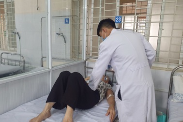 Số người nhập viện sau khi ăn bánh mì ở Đồng Nai tăng lên 222