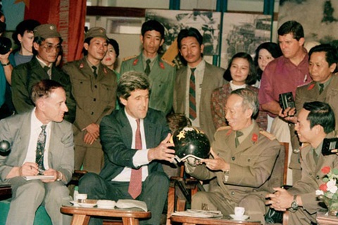 Thượng nghị sĩ John Kerry: “Sẽ tham gia vào Hội những người yêu Hà Nội”