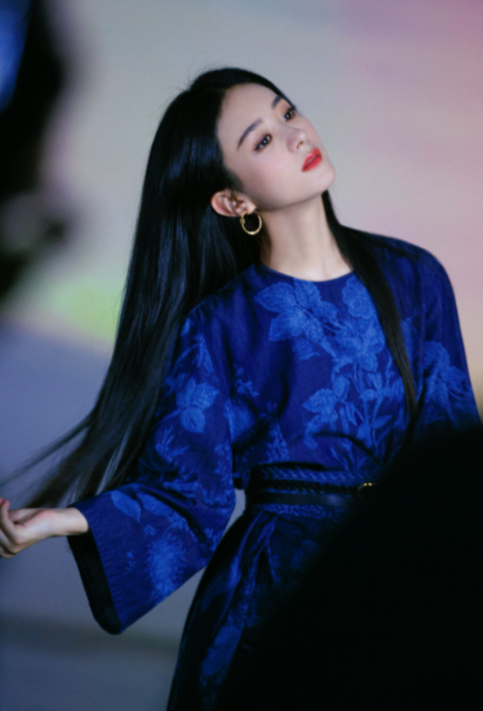 Triệu Lệ Dĩnh và Phùng Thiệu Phong: Cùng ăn tối nhưng rất xa cách - 3 Triệu Lệ Dĩnh và Phùng Thiệu Phong: Cùng ăn tối nhưng rất xa cách - 3