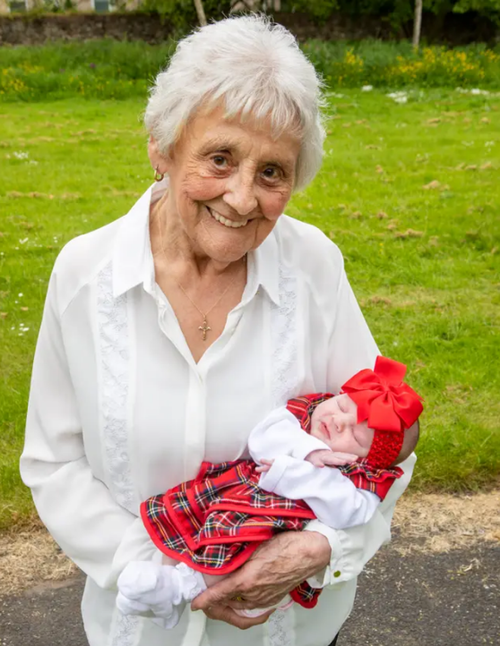 Cụ bà 86 tuổi có 8 người con và 90 người cháu, chắt, chút, chít - 2