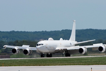 Mỹ điều máy bay "ngày tận thế" đến châu Âu