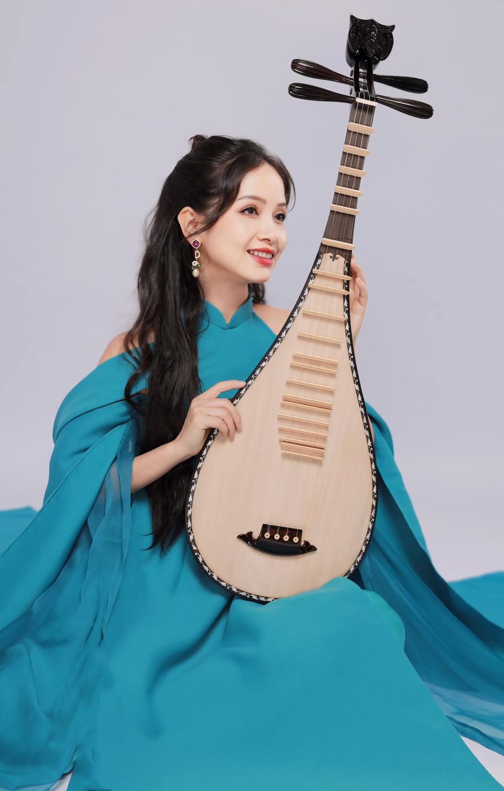 Vũ Diệu Thảo và hơn 40 nghệ sĩ tỳ bà thực hiện Bụi phấn mừng ngày 20/11 - 1 Vũ Diệu Thảo và hơn 40 nghệ sĩ tỳ bà thực hiện Bụi phấn mừng ngày 20/11 - 1