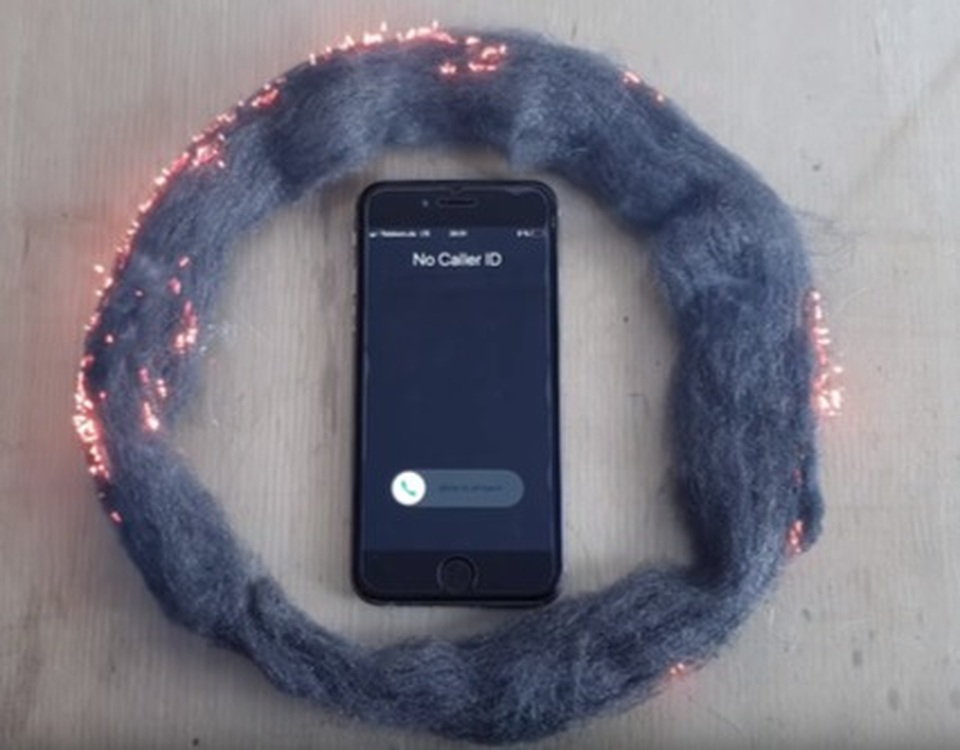 Thực hư video sóng iPhone đốt cháy bùi nhùi, làm tổn thương não - 1 Thực hư video sóng iPhone đốt cháy bùi nhùi, làm tổn thương não - 1