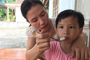 Người mẹ nghèo suốt 11 năm khao khát hai con gọi một tiếng “mẹ ơi”