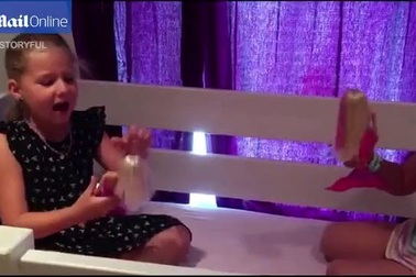 Clip vui: Buộc tóc siêu nhanh phong cách... bố