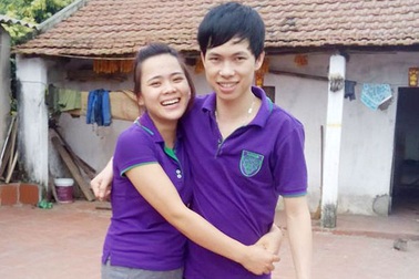 Chuyện tình đẫm nước mắt của chàng trai tàn tật Hoàng Anh Mến