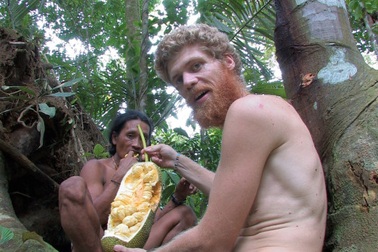 Kỹ sư Na Uy bỏ việc lương cao vào rừng sống cùng bộ lạc Indonesia