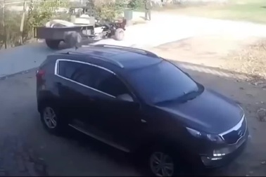 Xe công nông tự chế bất ngờ gây tai nạn