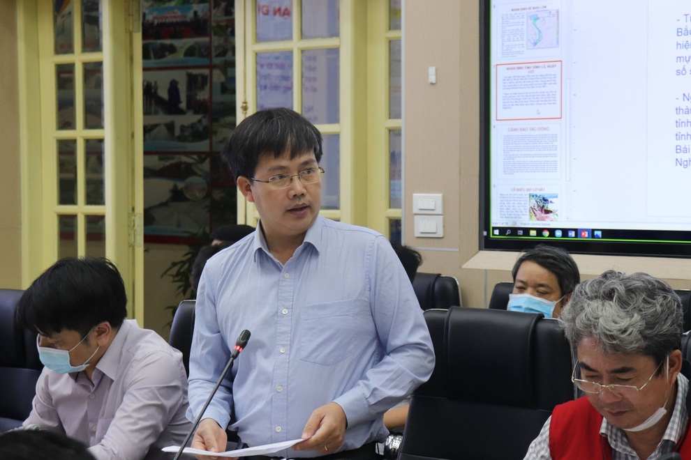 Áp thấp nhiệt đới đang mạnh lên thành bão, rạng sáng mai đổ bộ đất liền - 1