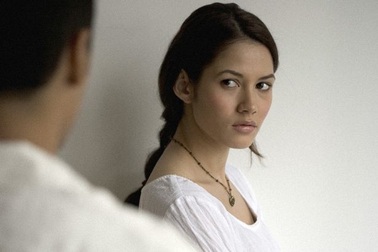 Anh ấy nói muốn tôi nhưng vẫn đang qua lại với người phụ nữ khác