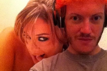 Một diễn viên Hollywood có ảnh chụp cùng kẻ sát nhân vụ xả súng