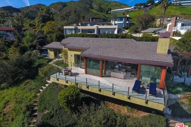 Siêu biệt thự 3,8 triệu USD "không thiếu thứ gì" của tài tử "Người Sắt"