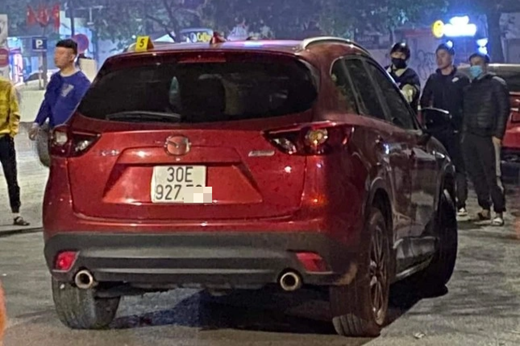 Tài xế Mazda tông 4 người bị thương có độ cồn kịch khung - 1 Tài xế Mazda tông 4 người bị thương có độ cồn kịch khung - 1