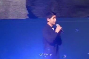 Mỹ nam "Hậu duệ Mặt trời" khoe giọng hát