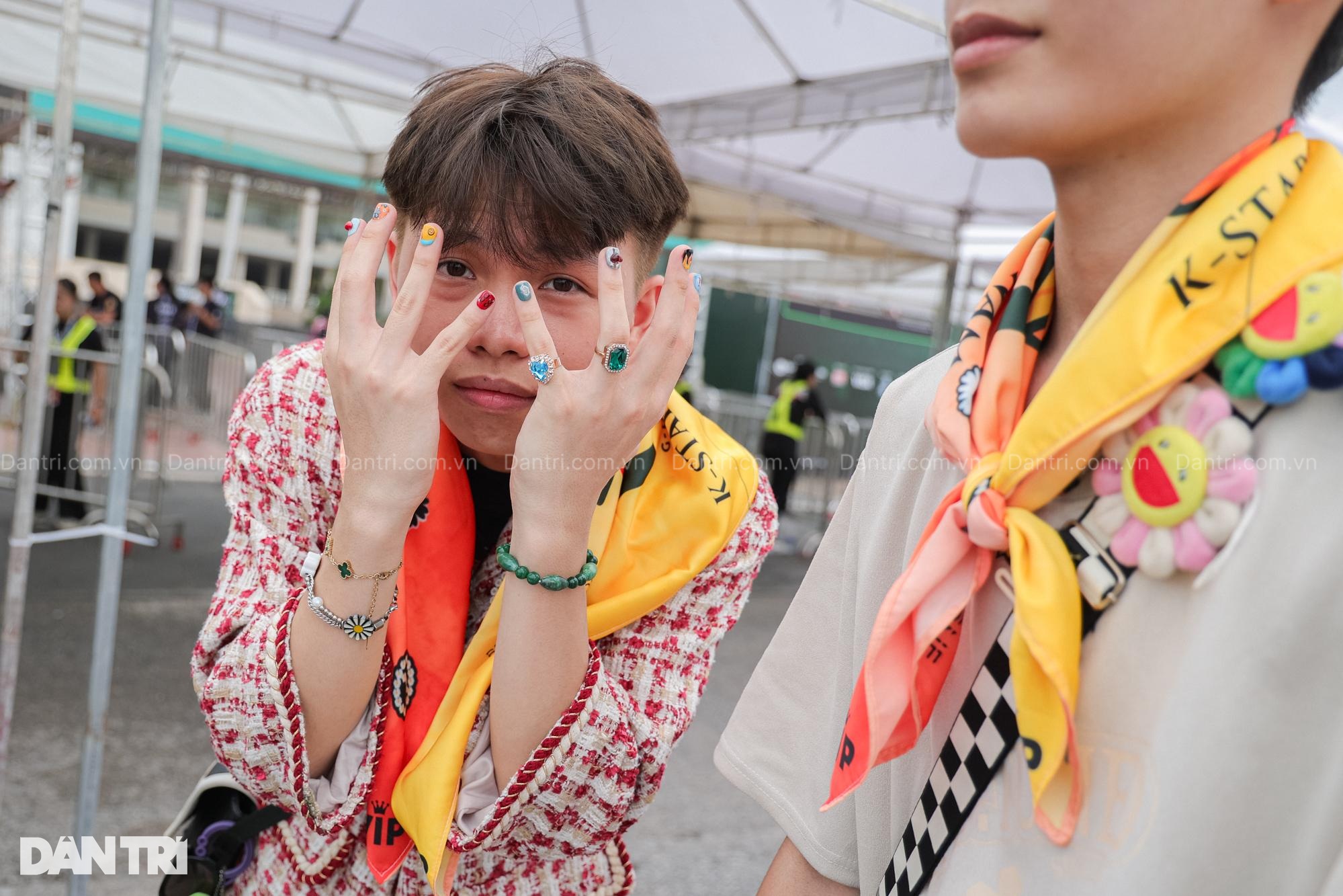 Gái xinh, trai đẹp lên đồ, làm tóc, móng tiền triệu đi gặp G-Dragon - 9 Gái xinh, trai đẹp lên đồ, làm tóc, móng tiền triệu đi gặp G-Dragon - 9
