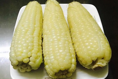 Cũng chỉ là ngô nếp: Đắt gấp 30 lần, ăn sáng mỗi người chỉ được 1 bắp