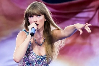 Phản ứng trái chiều trước bài viết chê "Taylor Swift là hình mẫu xấu"