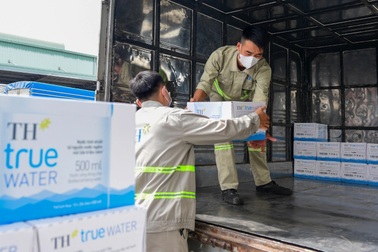 Tập đoàn TH và Bac A Bank hỗ trợ 5,5 tỷ đồng tới vùng chịu thiệt hại do bão