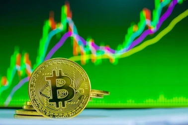 Vì sao bitcoin bứt tốc, phá mốc 100.000 USD?