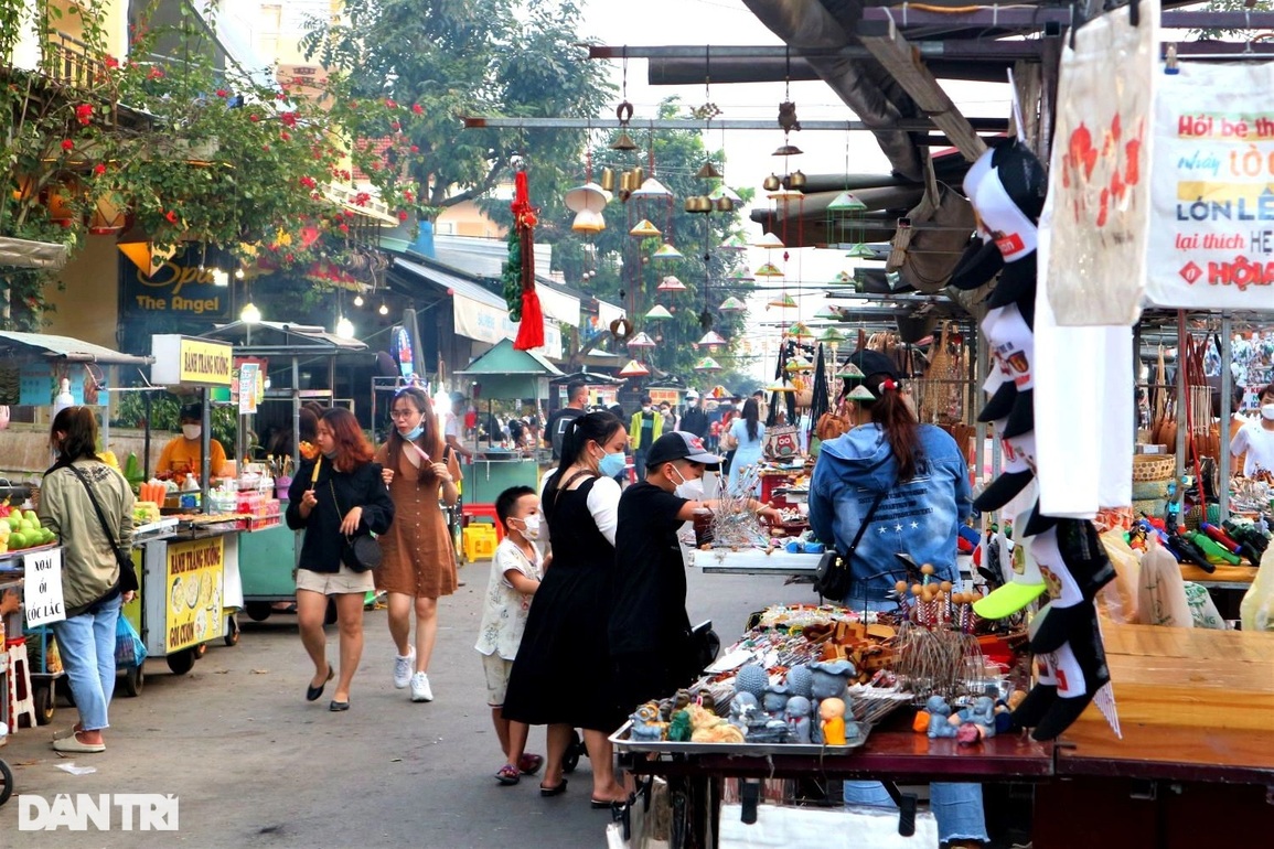 Hết kỳ nghỉ Tết, Hội An vẫn đón hàng nghìn khách tham quan mỗi ngày - 8 Hết kỳ nghỉ Tết, Hội An vẫn đón hàng nghìn khách tham quan mỗi ngày - 8