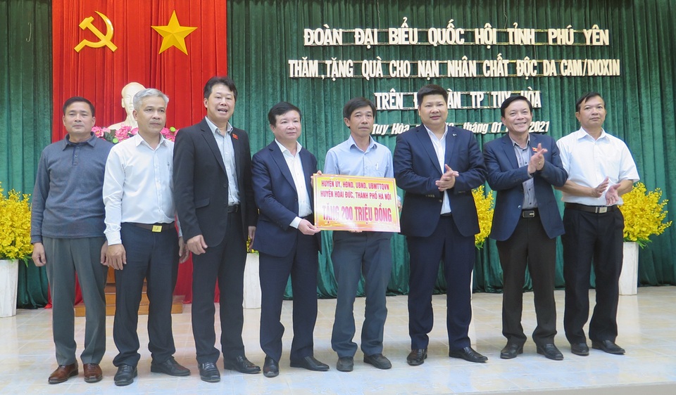 Phú Yên: Đại biểu Quốc hội tặng nhà và quà đến nạn nhân da cam, người nghèo - 1 Phú Yên: Đại biểu Quốc hội tặng nhà và quà đến nạn nhân da cam, người nghèo - 1