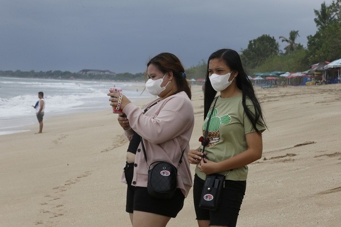 Indonesia nhận định, dịch COVID-19 sẽ còn kéo dài trong 5 - 10 năm tới. (Ảnh: AP)